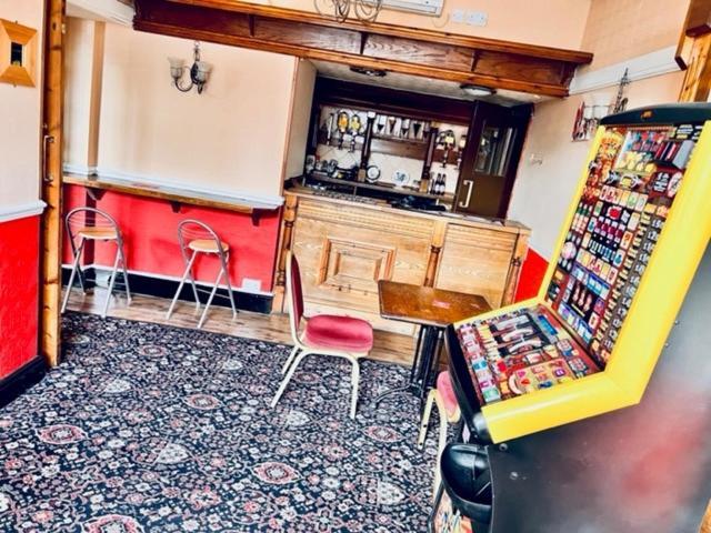 Sneyd Arms Hotel Tunstall Chatterley Extérieur photo