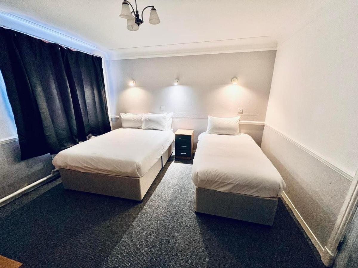 Sneyd Arms Hotel Tunstall Chatterley Extérieur photo